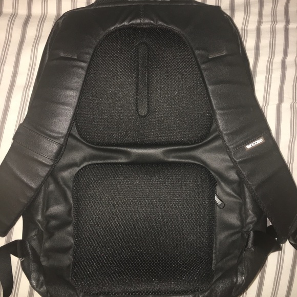 Incase Laptop Backpack - Picture 4 of 8